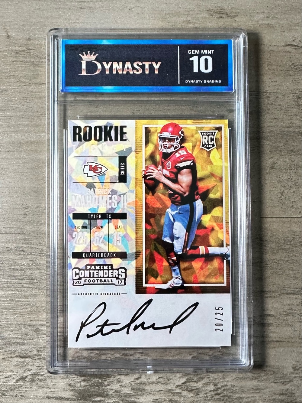 Patrick Mahomes Signed Rookie 2017 Panini #303 Gem Mint 10 Novelty Football Card